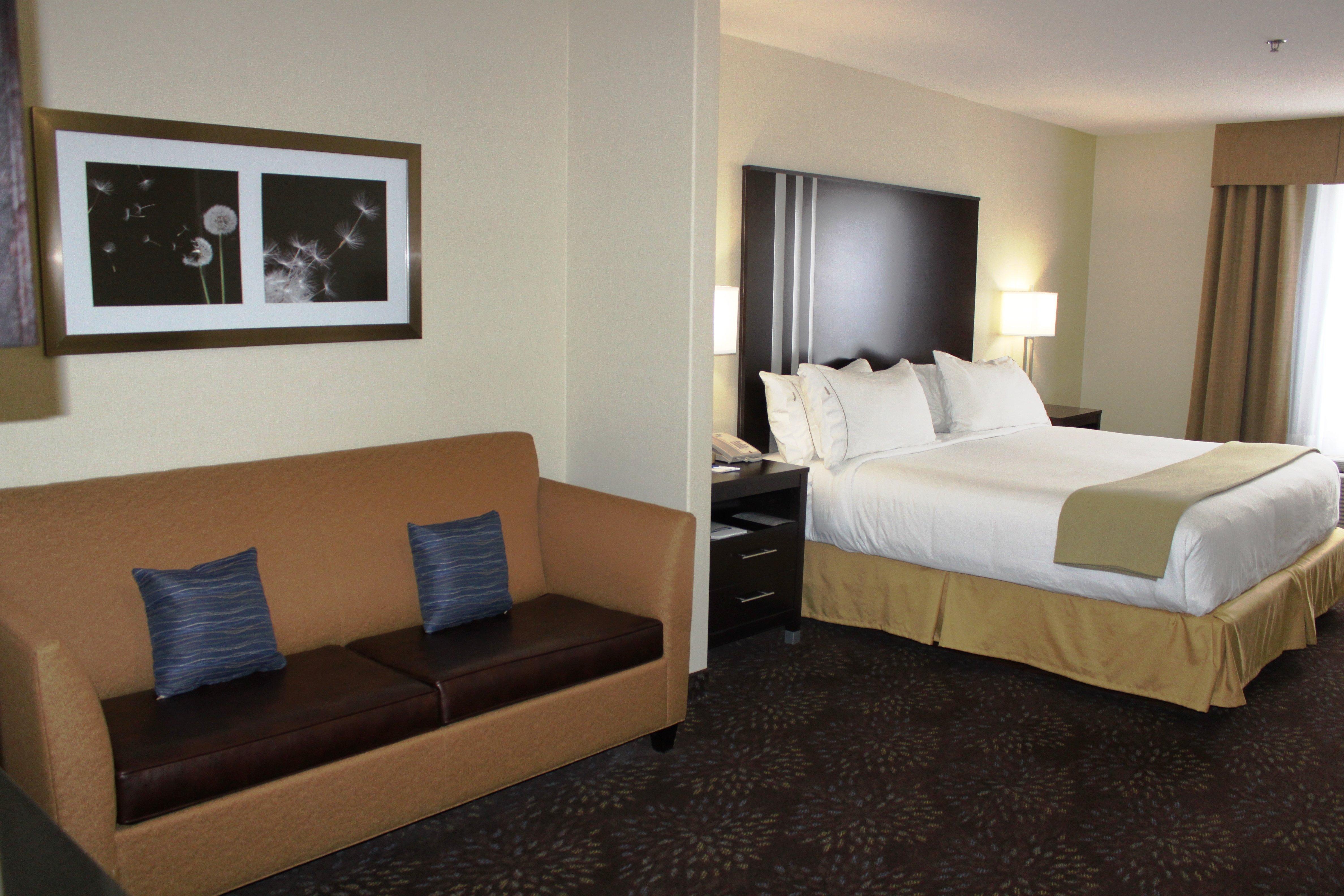Holiday Inn Express Yorkton East By Ihg Exterior photo