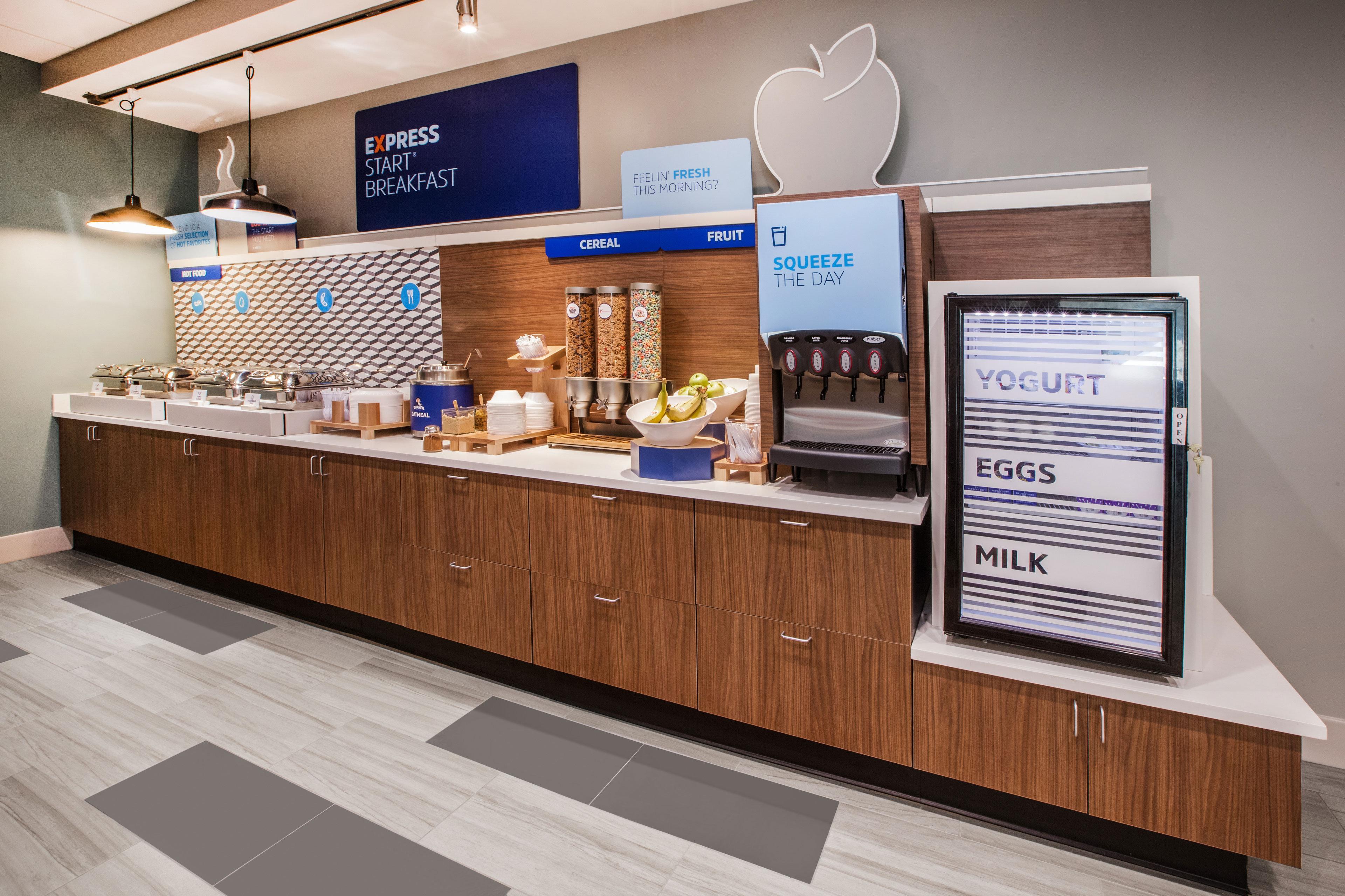 Holiday Inn Express Yorkton East By Ihg Exterior photo