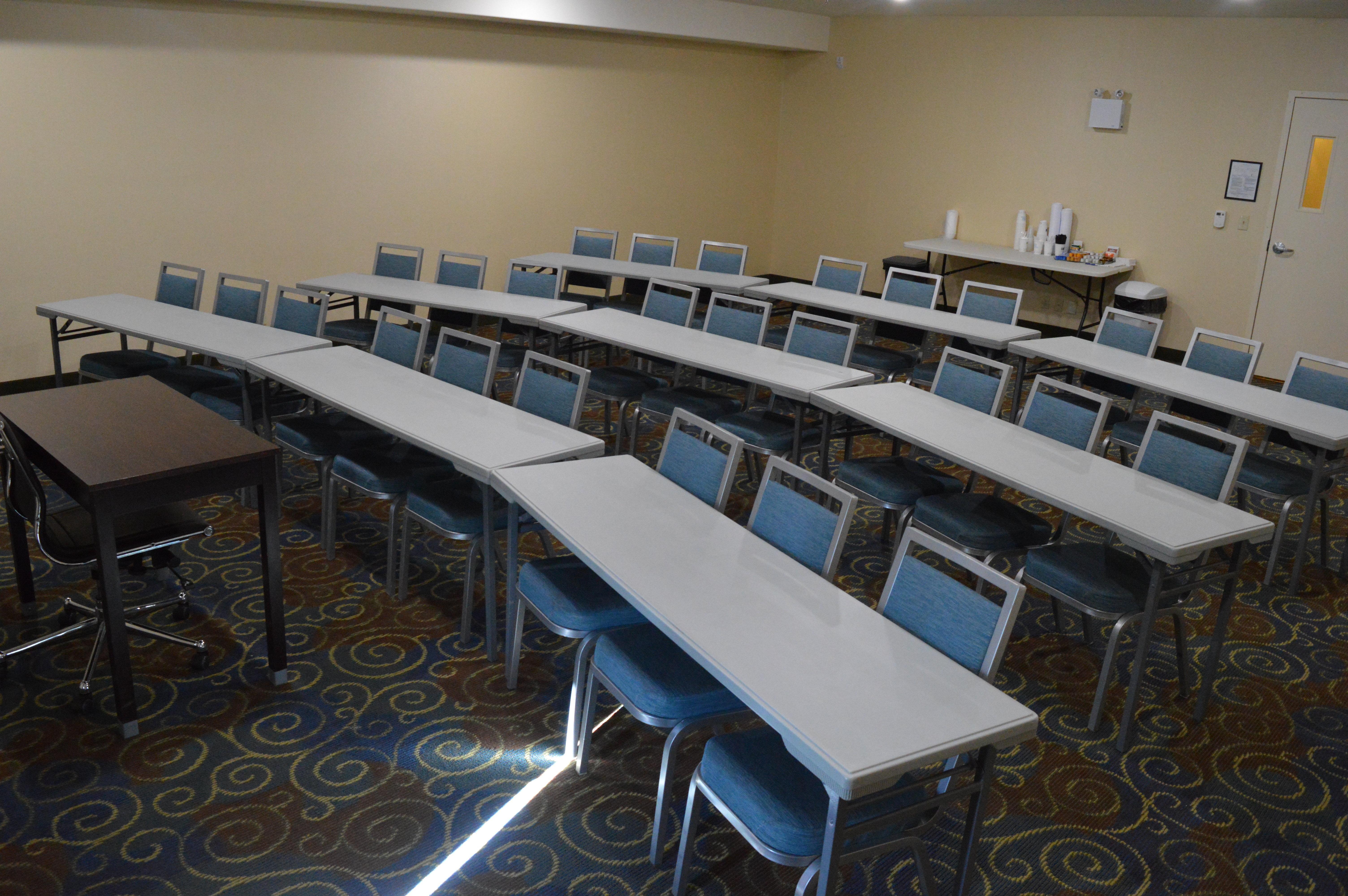Holiday Inn Express Yorkton East By Ihg Exterior photo