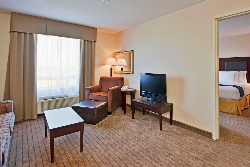 Holiday Inn Express Yorkton East By Ihg Exterior photo