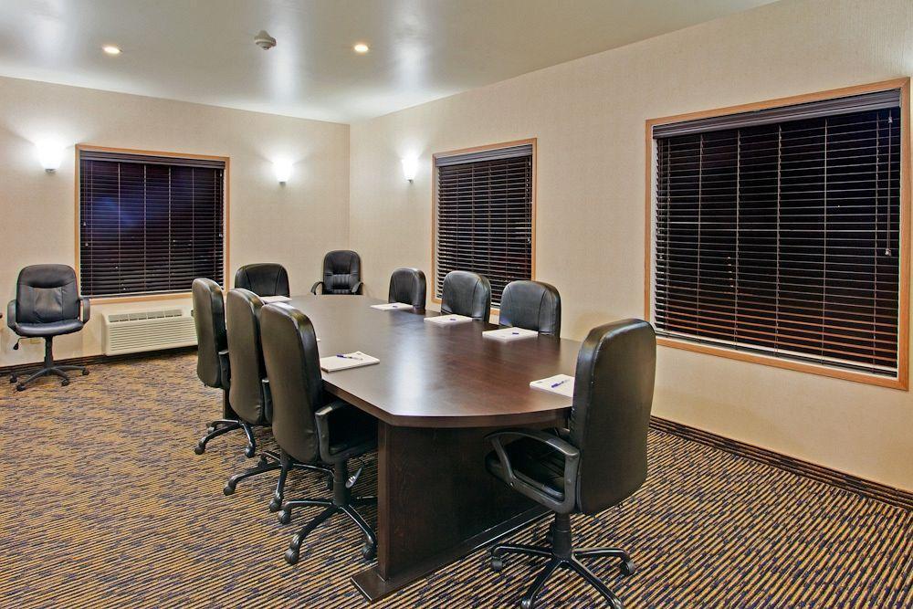 Holiday Inn Express Yorkton East By Ihg Exterior photo
