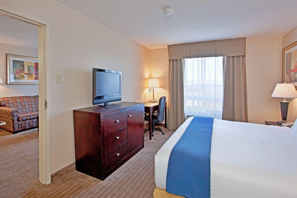 Holiday Inn Express Yorkton East By Ihg Exterior photo