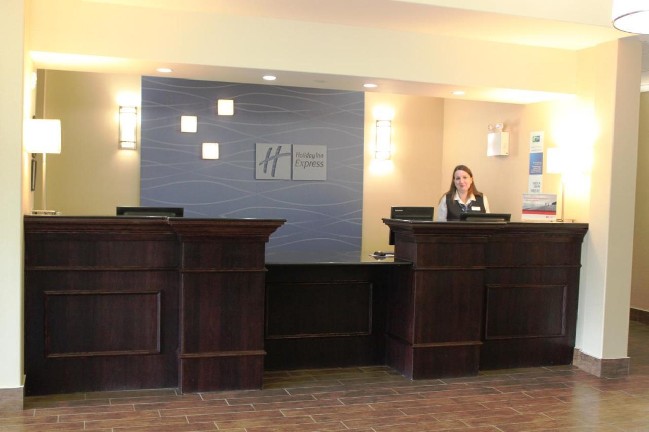 Holiday Inn Express Yorkton East By Ihg Exterior photo